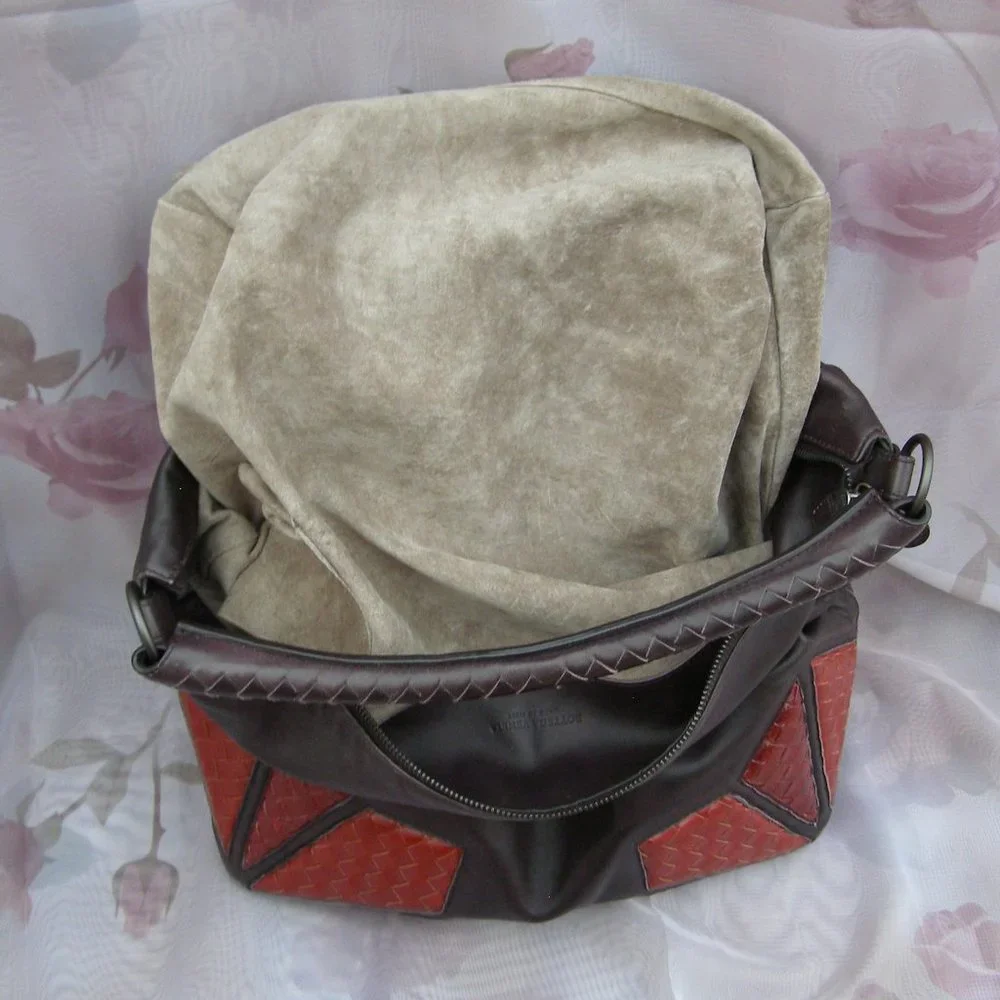 EUC BOTTEGA VENETA Large Leather Purple Eggplant Hobo Bag